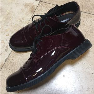 Patent oxblood coloured women’s oxfords size 10.